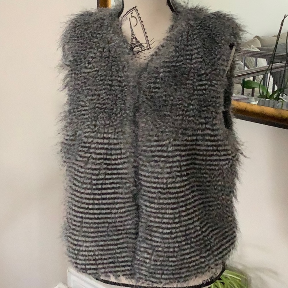 BEAUTIFUL FLUFFY VEST